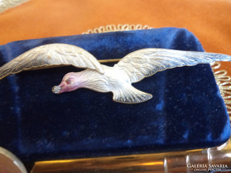 Seagull brooch decorated with garnet eyes and luster enamel_ beautiful 11.7cm