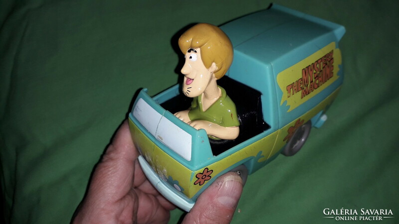 Retro SCOOBY DOO lendkerekes játék autó BOZONT sofőr figurával 14 x 8 cm a képek szerint