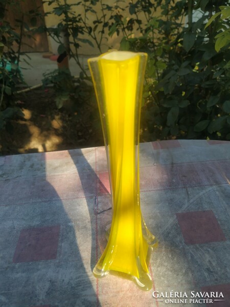 Sárga üveg  váza eladó!