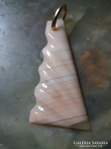 Carved onyx pendant