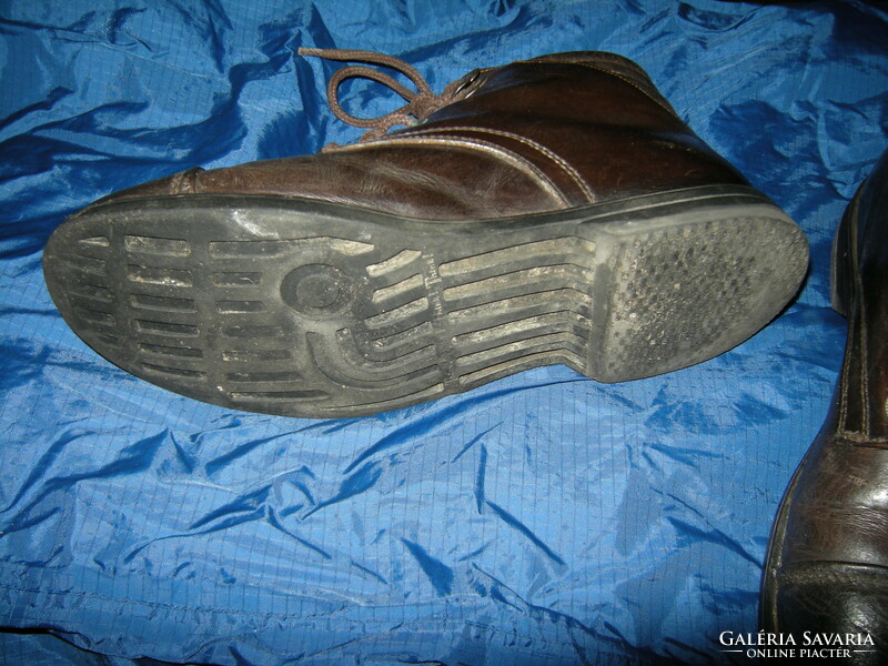 Vintage 40-es barna bokszbőr magas szárú cipő