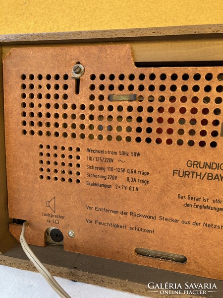 Elektroncsöves régi működő GRUNDIG type 2247 rádió.