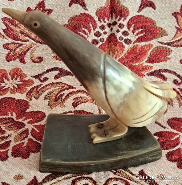 Horned bird sculpture (l4174)