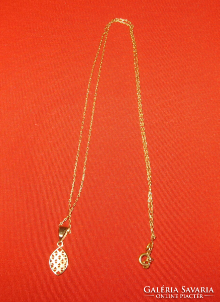 Beautiful 14 carat gold chain with pendant 2.8 gr new!