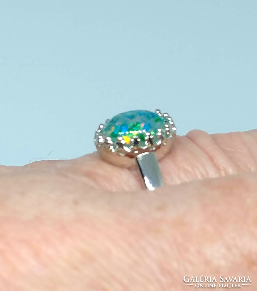 925-s töltött ezüst gyűrű, smaragdzöld szintetikus tűzopál kővel Mérete : USA 8, EU 57