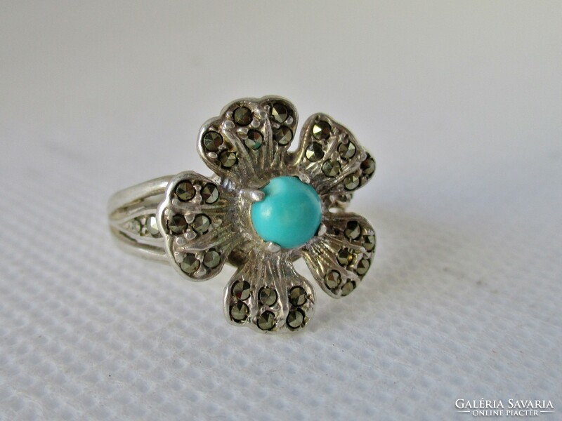 Wonderful old genuine turquoise flower silver ring