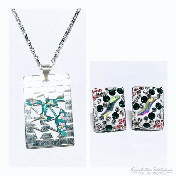 Stainless steel necklace with stainless steel glass pendant with a special pattern