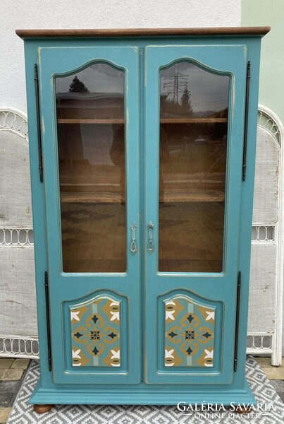 Marokkói ihletésű vitrines szekrény