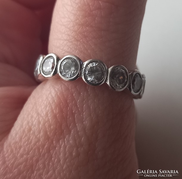 Női körbeköves ezüst gyűrű (17mm)