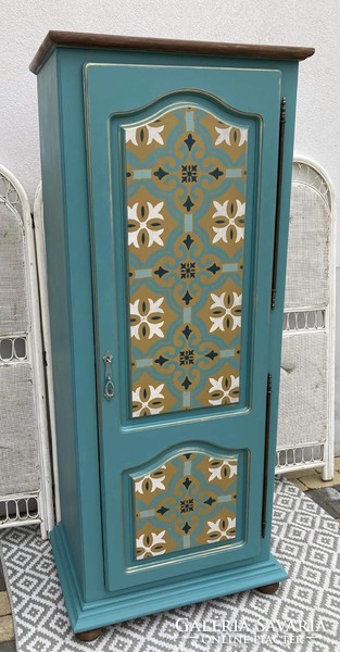 Moroccan-inspired one-door, hanging cabinet