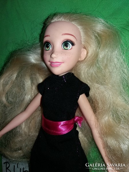 Gyönyörű eredeti HASBRO 2015 DISNEY RAPUNZEL Barbie jellegű baba a képek szerint BÚ 3.