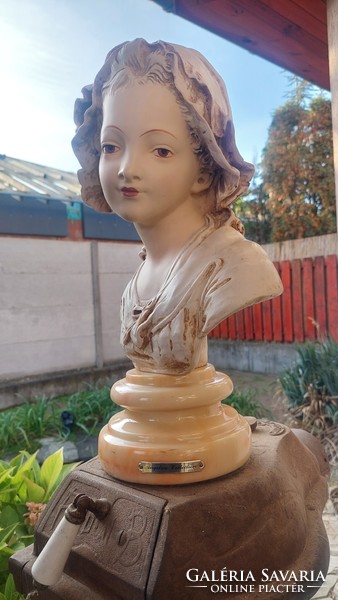 Francia lány, elragadó büszt márvány talpon, 45 cm