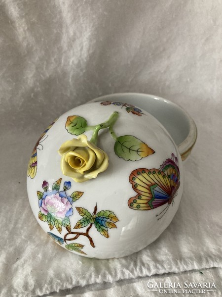 Nagyméretű Herendi porcelán bonbonier / viktória mintás dekorral, rózsafogóval