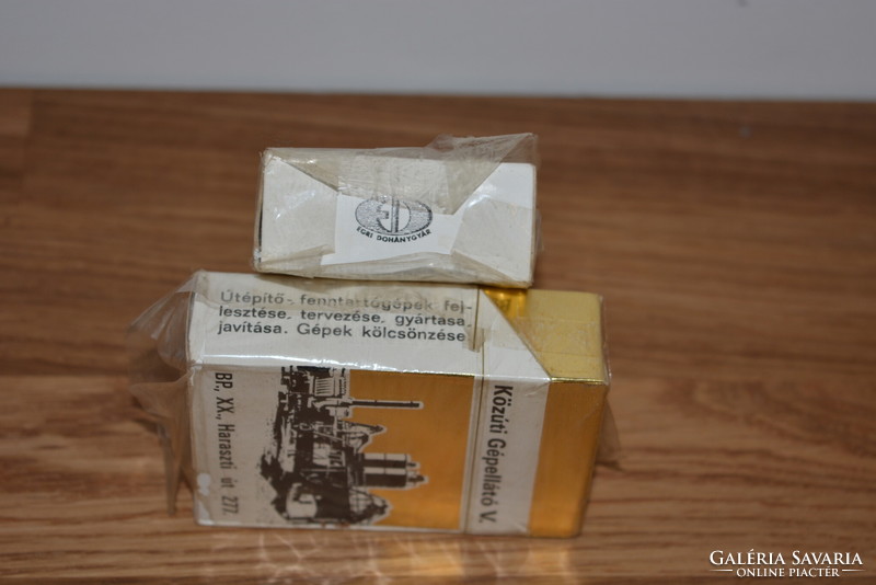 2 pieces of unopened public machine advertising cigarettes, a product of the Eger Tobacco Factory, a box of tobacco