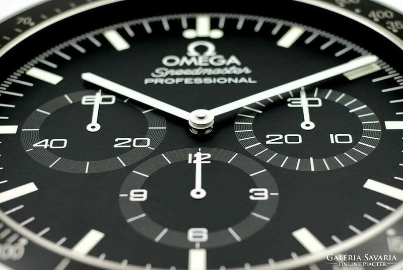 Új Omega Omega Speedmaster Falióra (Dealer Clock)