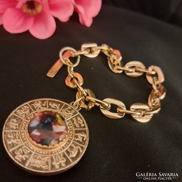 Gold-plated bracelet with pendant.