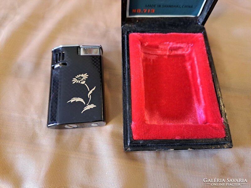 Lighter in gift box