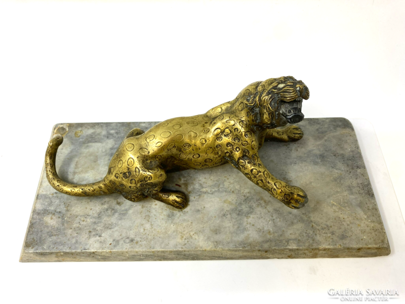 Bronze sculpture of a leopard on a marble plinth