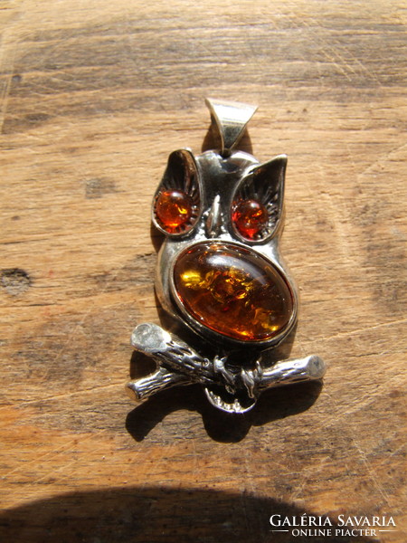Silver pendant with amber (221009)