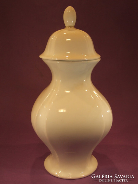 Royal vase (080916)