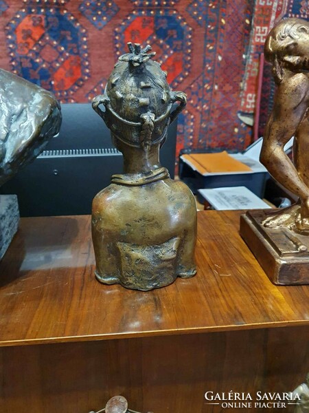 2 db. Afrikai Benin bronz szobor 25cm magasak. Nagyon szépen kidolgozva.