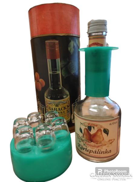Retro Kecskemét peach brandy box and small glasses