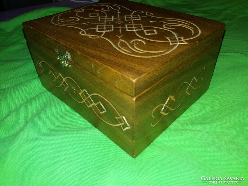 Antique engraved patterned copper closure thick wooden gift box in beautiful condition 16 x 19 x 11 cm according to the pictures