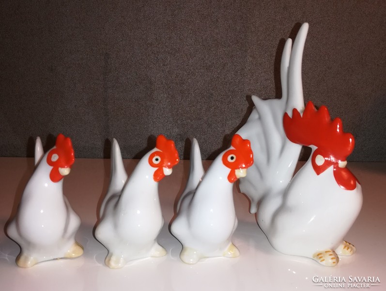 Poultry yard, porcelain rooster with three hens