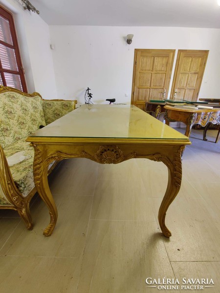 Baroque gold table
