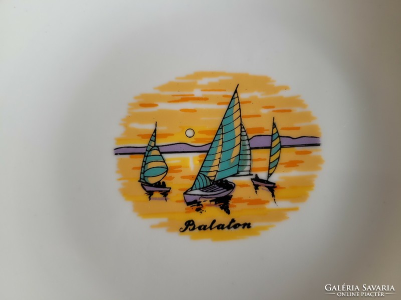 Retro Hollóházi porcelán tál Balatoni emlék falitál Balatoni vitorlások mid century szuvenír
