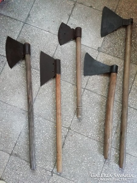 5 old small bards, agricultural tools, decorative objects