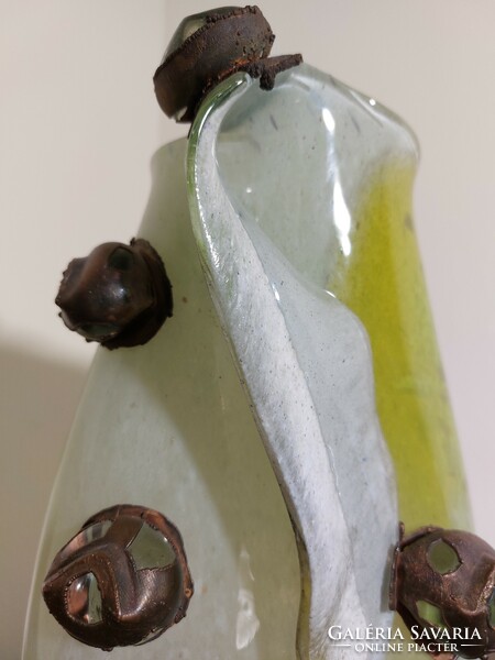 Szakított aljú réz és üveg váza (18)