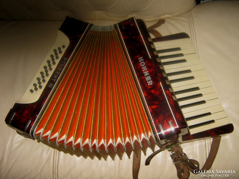 Hohner Student III harmónika