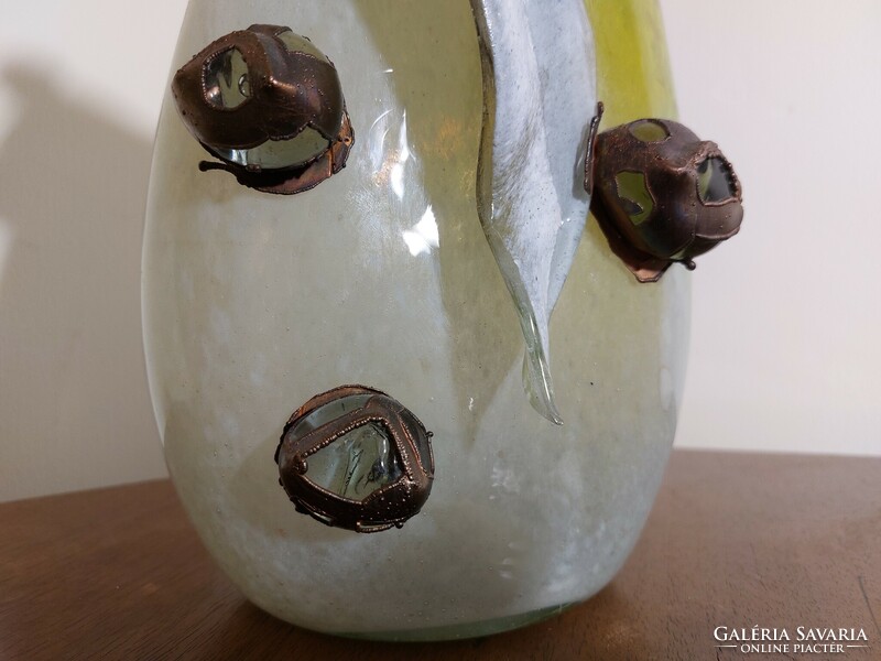 Szakított aljú réz és üveg váza (18)