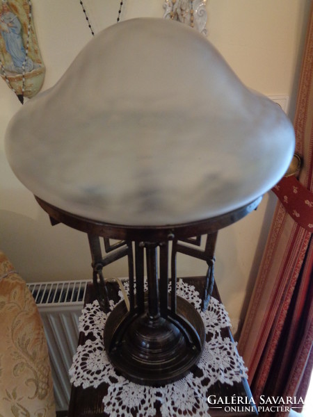 Impressive bronze Art Nouveau table lamp