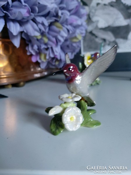 Very beautiful, flawless, detailed porcelain hummingbird figure