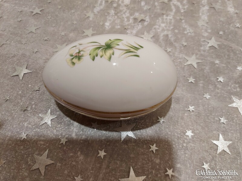 Porcelain egg-shaped bonbonier