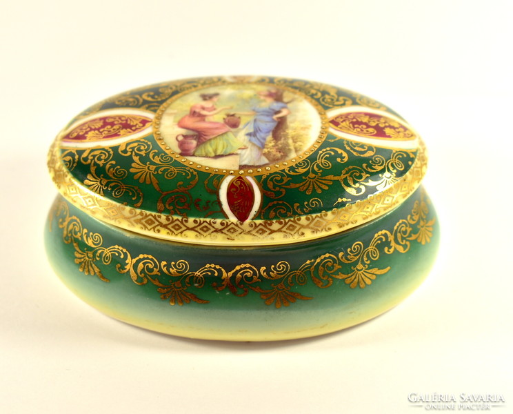 Around 1900, an antique historicizing porcelain bonbonier with rich gold decor!