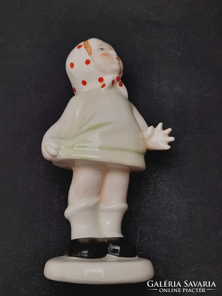 Gránit pöttyös kendős kislány figura, 14,5 cm