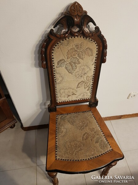 Antik kihúzható ebédlőasztal 6 faragott  kárpitozott székkel