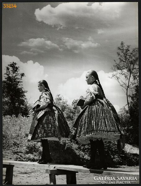 Larger size, photo art work by István Szendrő. Girls, in folk costume, in skirts, 1930s