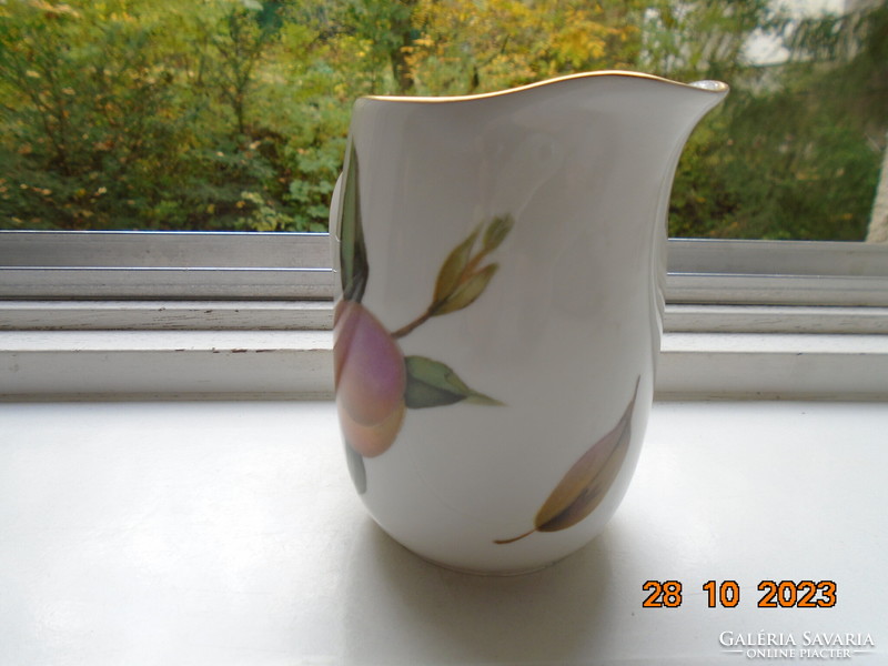 Royal worcester evesham cream spout with painting-like fruit patterns made of special porcelain