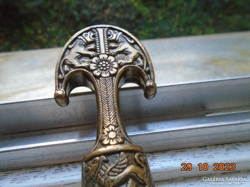 Marokkói Koummya bronz dísztőr niellós pengével egyiptomi szárnyas istenek ,perzsa oroszlán minták,