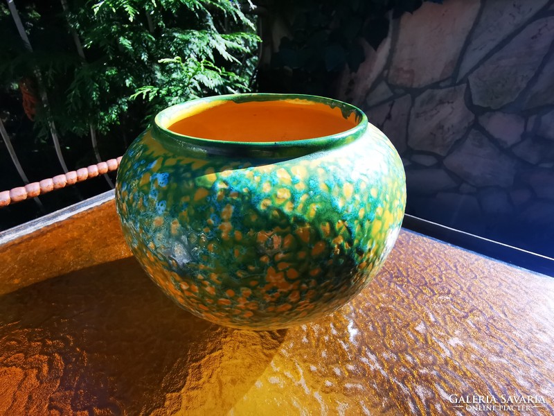 Ceramic vase, sword
