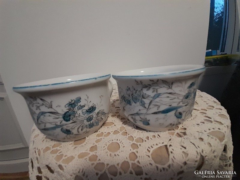 Coma cups in pairs