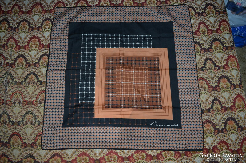 Leonardi hand-stitched shawl