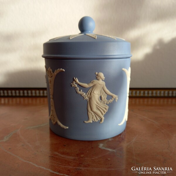 Wedgwood jasperware bonbonier with lid / tobacco holder (flawless)