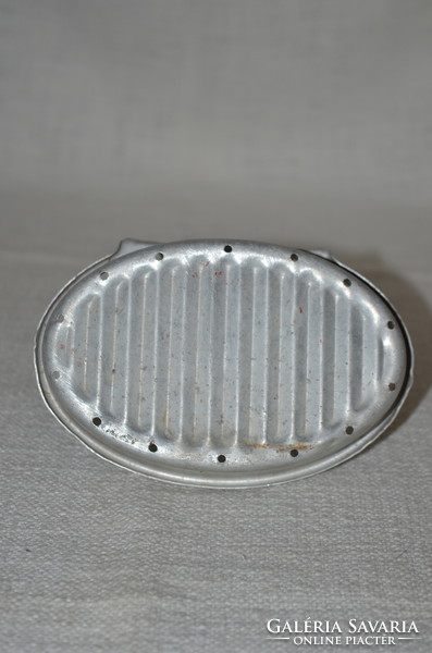 Old aluminum wall soap dish (dbz 0074/1)