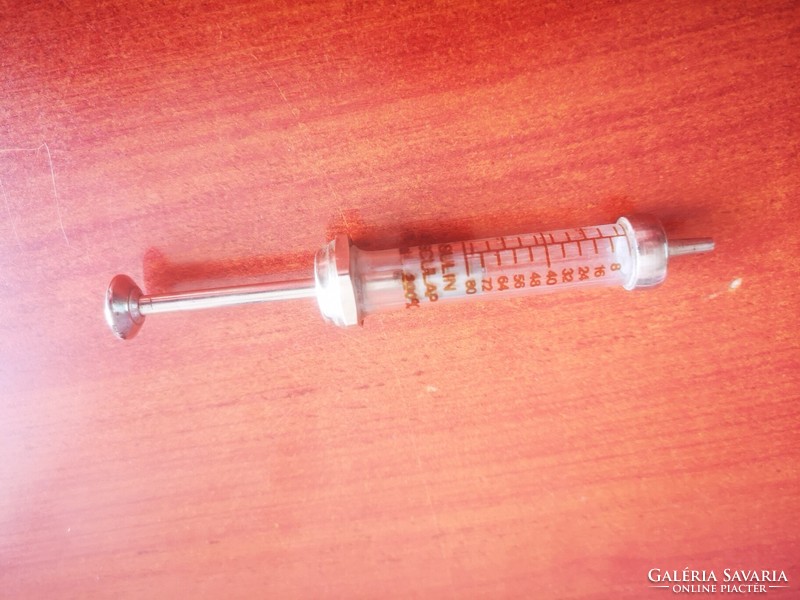 Glass-metal syringe