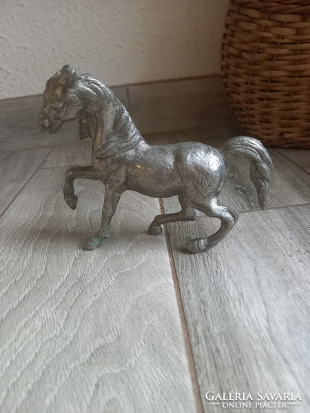 Szép régi ezüstözött ló szobor I. (13,5x14x4 cm)